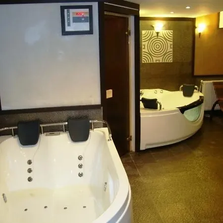 Семеен Хотел Виа Лакус 사파레바바냐