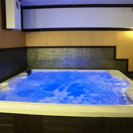 호텔 Семеен Хотел Виа Лакус 사파레바바냐