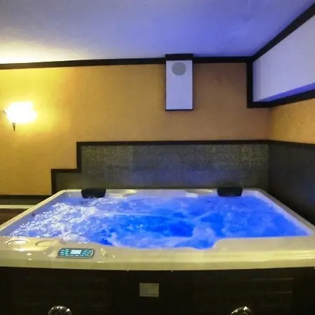 Семеен Хотел Виа Лакус 3* 사파레바바냐